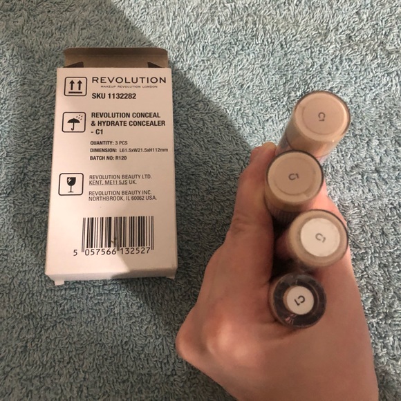 Makeup Revolution Conceal & Define Concealer and Conceal & Hydrate Concealer - Picture 2 of 3